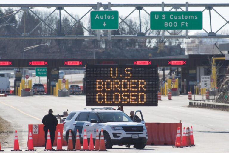 Las fronteras terrestres de EE.UU. permanecerán cerradas durante otros 30 días