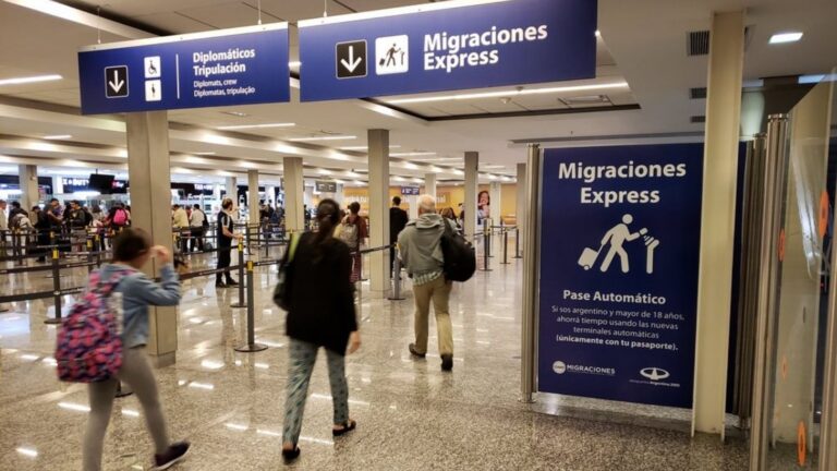 Carignano admite posible reapertura de fronteras con países vecinos según tasa de vacunación