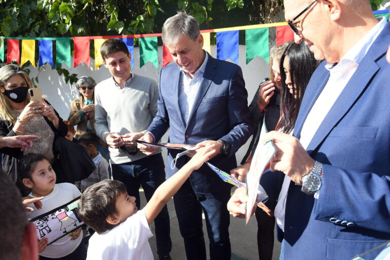 Emilio Jatón: “Estas obras le cambian la vida a los docentes, a los chicos y al barrio”