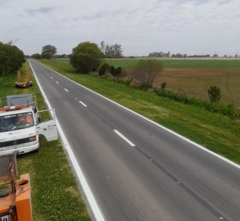 Continúa el pintado de la Ruta 11 entre Barrancas y Sauce Viejo