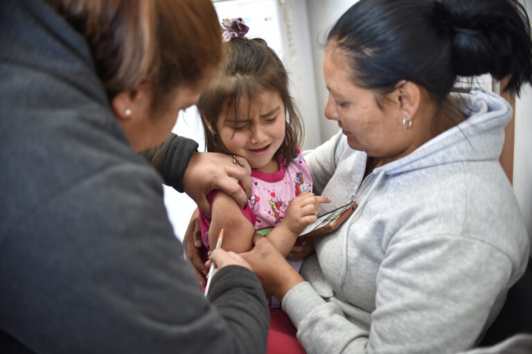 En el centro de salud municipal, la campaña de vacunación alcanzó al 97% de la población objetivo