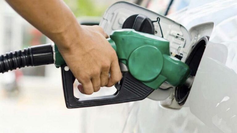 En mayo, el litro de nafta superará los mil pesos