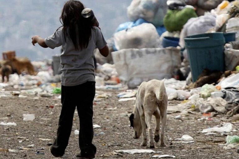 Según el INDEC, el 2022 terminó con más de 19 millones de argentinos sumidos en la pobreza