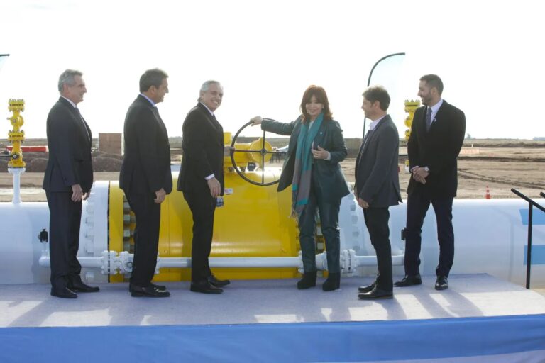 La plana mayor del Gobierno nacional inauguró el Gasoducto Néstor Kirchner
