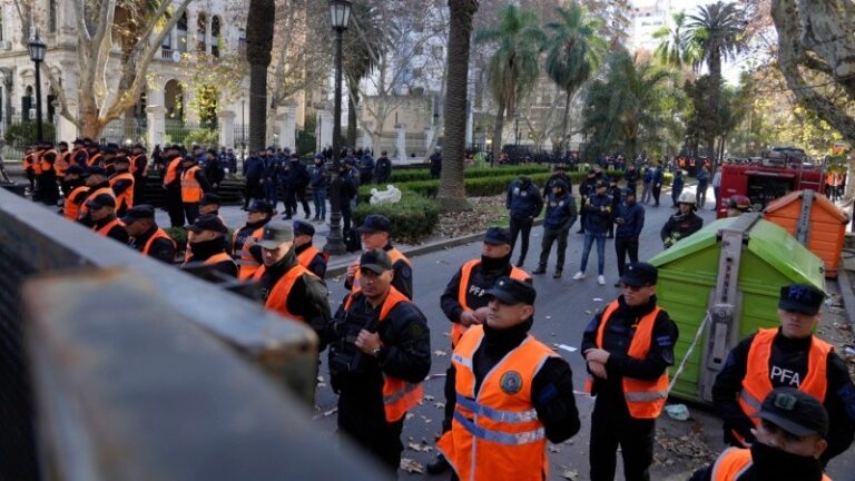 Rosario: Absolvieron a los 14 policías acusados en el caso Franco Casco