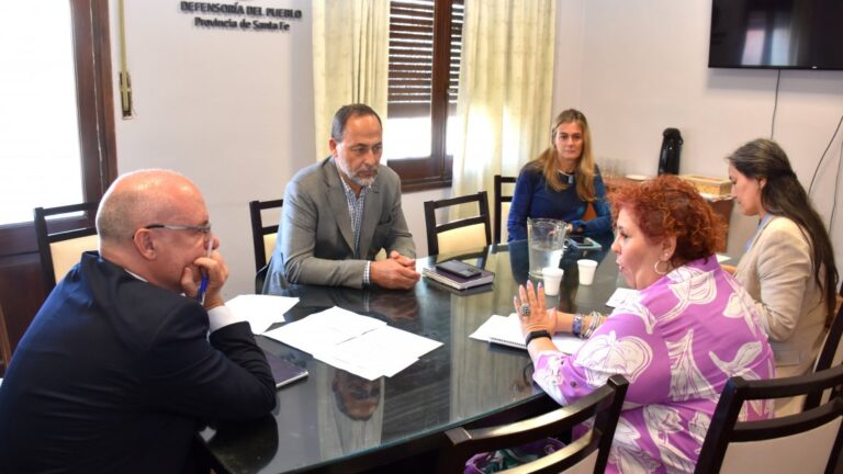 La Defensoría del Pueblo exhortó a IAPOS para que culmine el conflicto con médicos pediatras