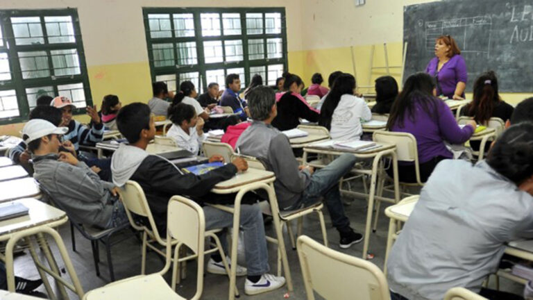 El Gobierno provincial premiará a los docentes que tengan «asistencia perfecta» a las aulas