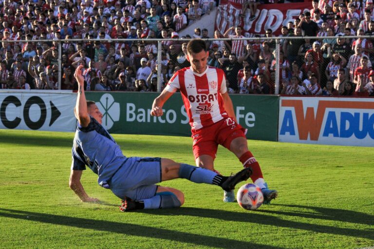 Unión enfrenta a Belgrano en busca de la clasificación a los play off