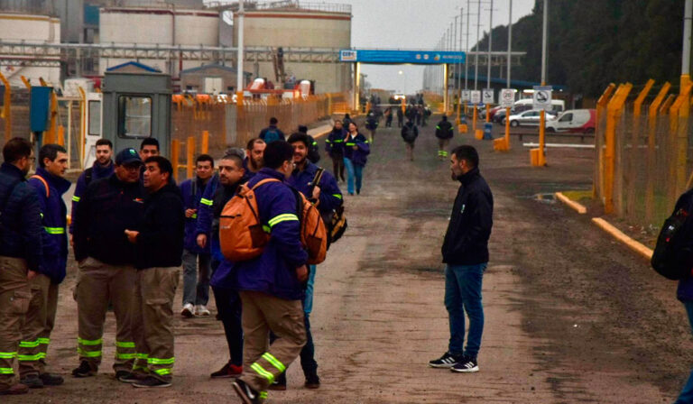 El Puerto de Rosario está paralizado por la huelga de aceiteros