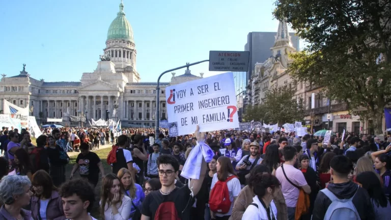 Nuevo paro universitario en medio de la desfinanciación nacional y rumores de traspaso a las provincias