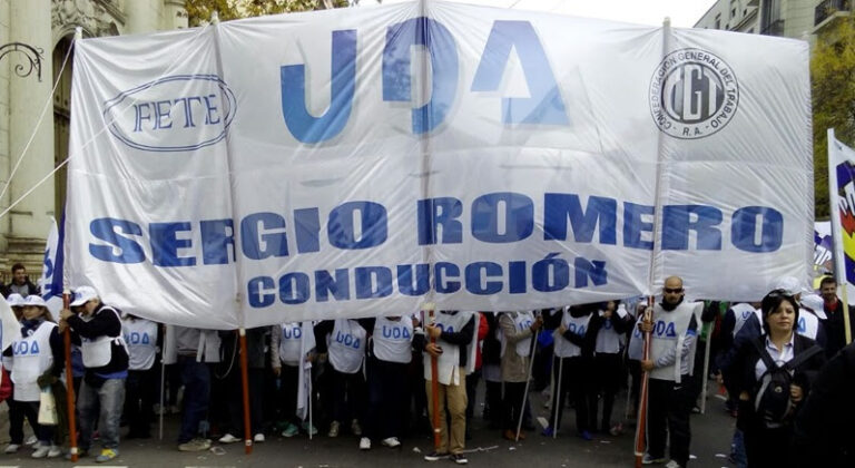 UDA analiza un paro en defensa del salario docente