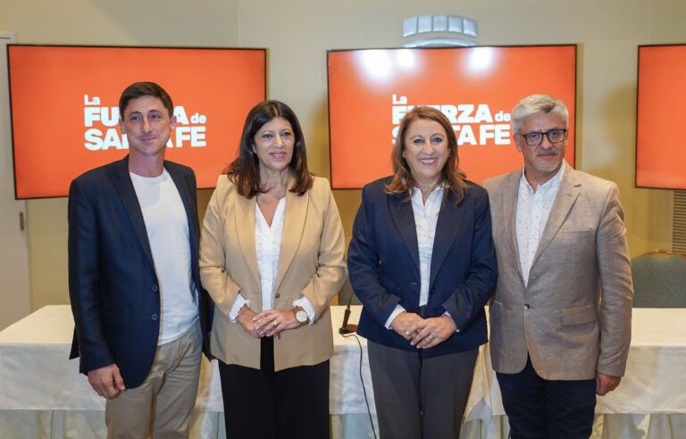 El PS anunció sus precandidaturas con el eje puesto en destronar a Perotti y a sus «socios kirchneristas»