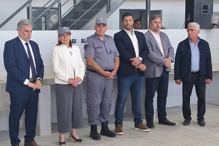 Coronda: Bullrich inauguró una cárcel federal incompleta y llevó presos bonaerenses para la foto